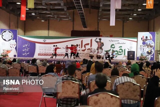 آغاز به کار نمایشگاه و جشنواره اقوام ایرانی در زنجان آغاز به کار نمایشگاه و جشنواره اقوام ایرانی در زنجان