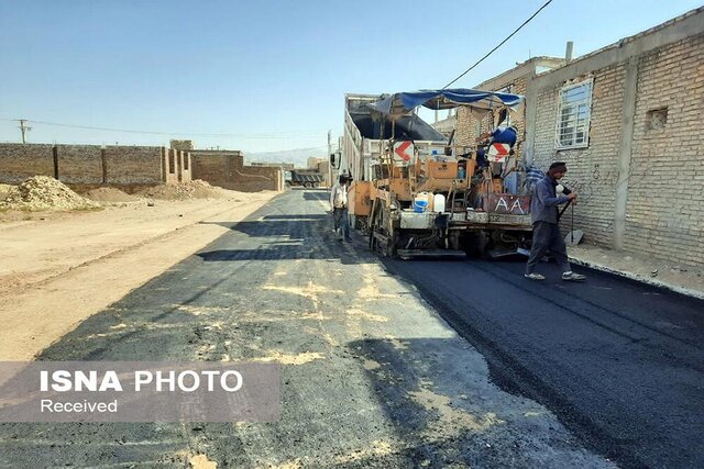 شروع عملیات اجرای آسفالت راه روستایی سیاه‌خانه ماهنشان