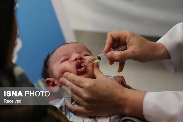 عکس تزئینی است تزریق واکسن روتاویروس عارضه و ممنوعیتی ندارد