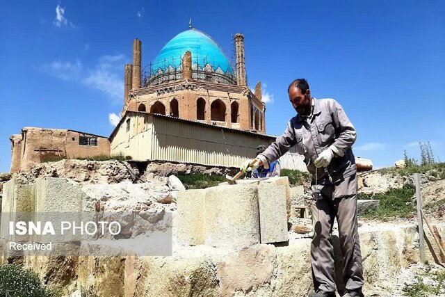 مرمت کف ضلع غربی گنبد سلطانیه آغاز شد مرمت کف ضلع غربی گنبد سلطانیه آغاز شد