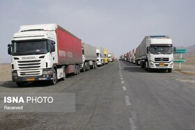 انتقال ۴۹ هزار تن کالای اساسی زنجان از بنادر جنوبی کشور با ناوگان باری جاده‌ای
