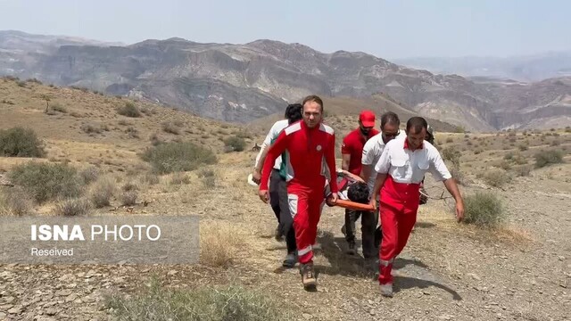 نجات مرد میانسال پس از ۸ ساعت عملیات نفس‌گیر در ارتفاعات صعب‌العبور جزیمق