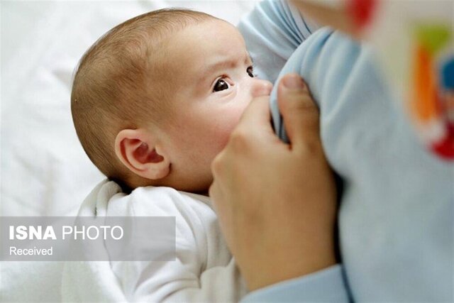 حمایت از تغذیه نوزاد با شیر مادر باید همه‌جانبه باشد