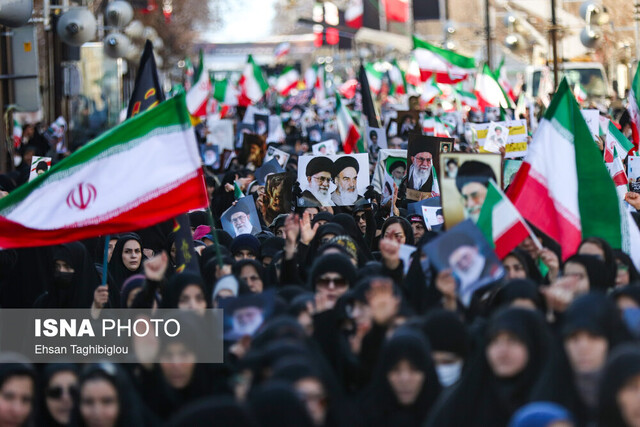 تجمع بانوان زنجانی در سوگ رهبر شهید انقلاب