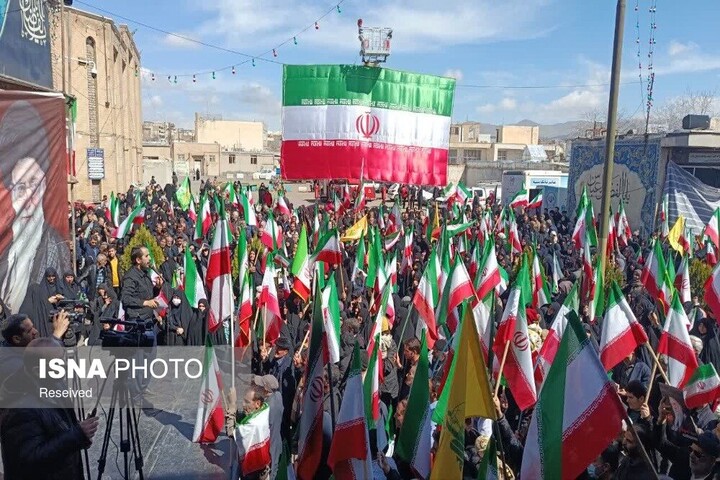 مردم زنجان در سالروز جمهوری اسلامی پاسخ قاطعی به دشمنان دادند