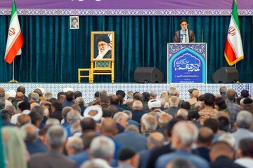 امام جمعه موقت زنجان: عزت ملی در گرو ایستادگی در برابر سلطه‌طلبی است
