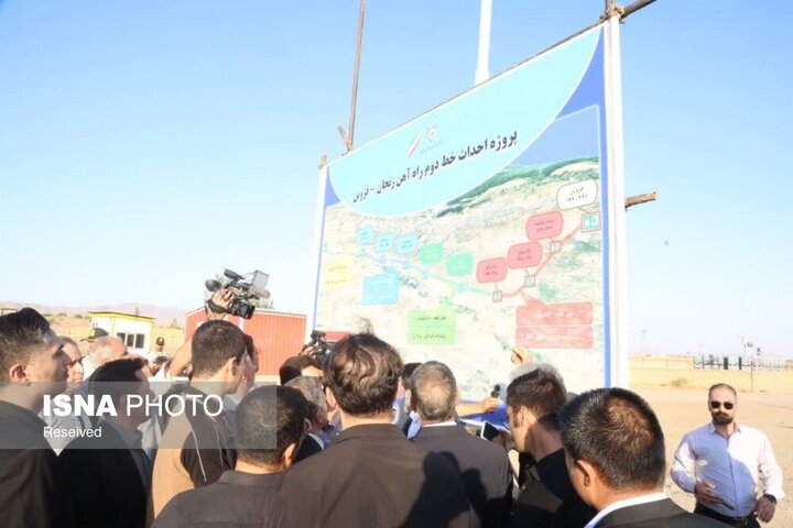 بازدید معاون اجرایی رئیس‌جمهور از پروژه‌ دوخطه کردن راه‌آهن زنجان - قزوین